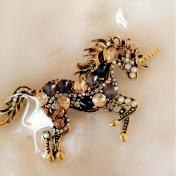 Luxury Brooch Crystal "Unicorn" (Rhinestones) - Picture 1 of 2